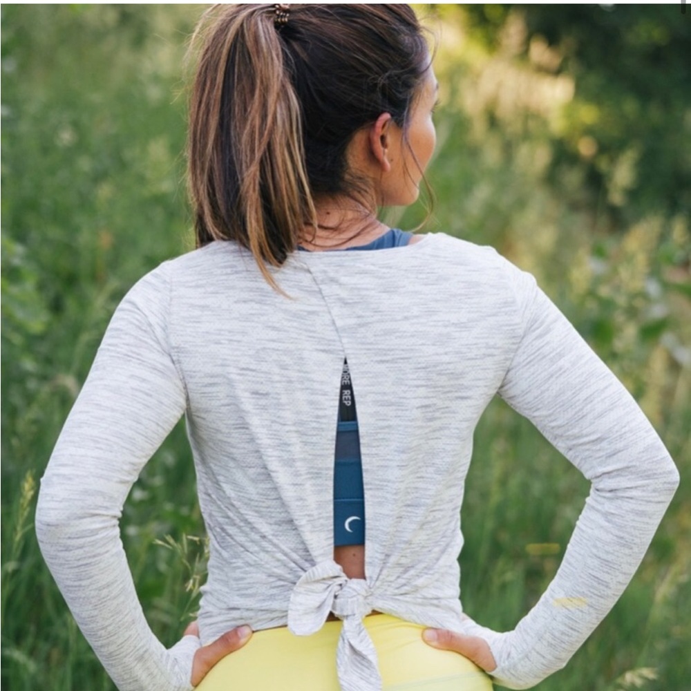 ZYIA | Long Sleeve Split Back Top